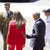 Marcelo Rebelo de Sousa coge del brazo a la Princesa Leonor en su primer viaje oficial a Portugal