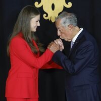 El Presidente de Portugal besa la mano de la Princesa Leonor en el primer viaje de la Princesa Leonor a Portugal