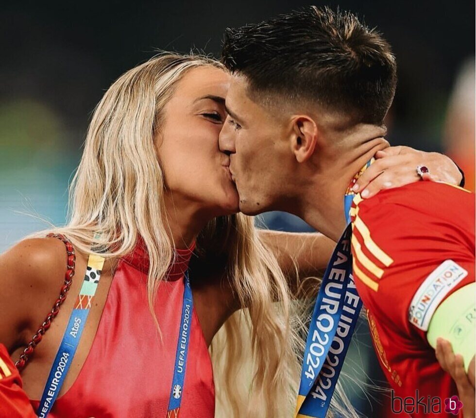 Álvaro Morata y Alice Campello besándose tras la victoria de España en la Eurocopa 2024