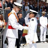 El Rey Felipe VI en la entrega de Despachos en la Escuela Naval Militar de Marín