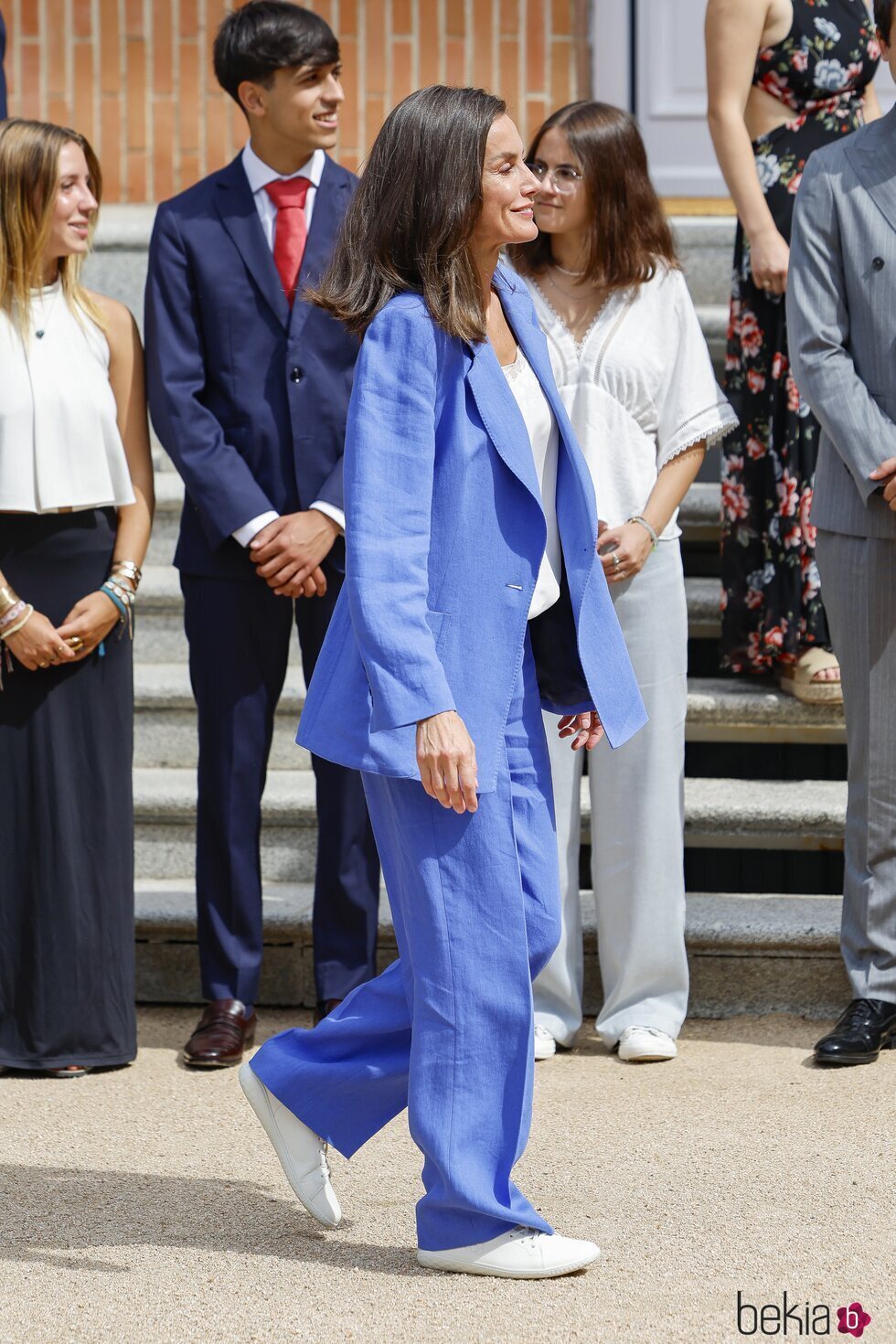 La Reina Letizia con zapatillas blancas en la audiencia al Patronato de la Fundación Comité Español de los Colegios del Mundo Unido, Patrocinadores y Alumn