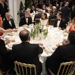 Los Reyes Felipe y Letizia cenando con los galardonados en los Premios Mariano de Cavia 2024