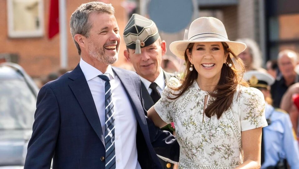 Federico y Mary de Dinamarca a su llegada a Graasten para sus primeras vacaciones como Reyes