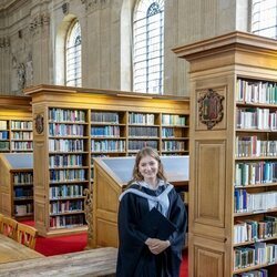 Elisabeth de Bélgica en su graduación universitaria en Oxford