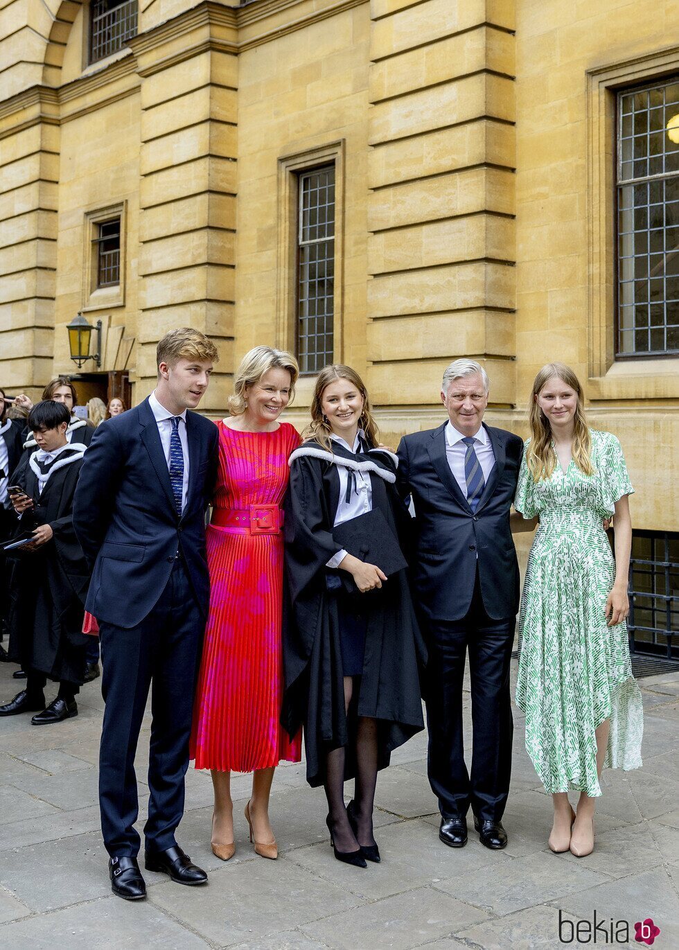 Felipe y Matilde de Bélgica y sus hijos Elisabeth, Emmanuel y Eléonore de Bélgica en la graduación de Elisabeth de Bélgica