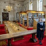 Elisabeth de Bélgica en la Biblioteca del Lincoln College de Oxford en su graduación