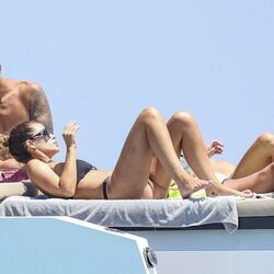 Tamara Gorro y Ezequiel Garay lucen tipazo tomando el sol en Ibiza