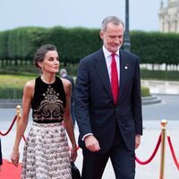 Los Reyes Felipe y Letizia a su llegada al Louvre para la cena de gala por los JJOO 2024