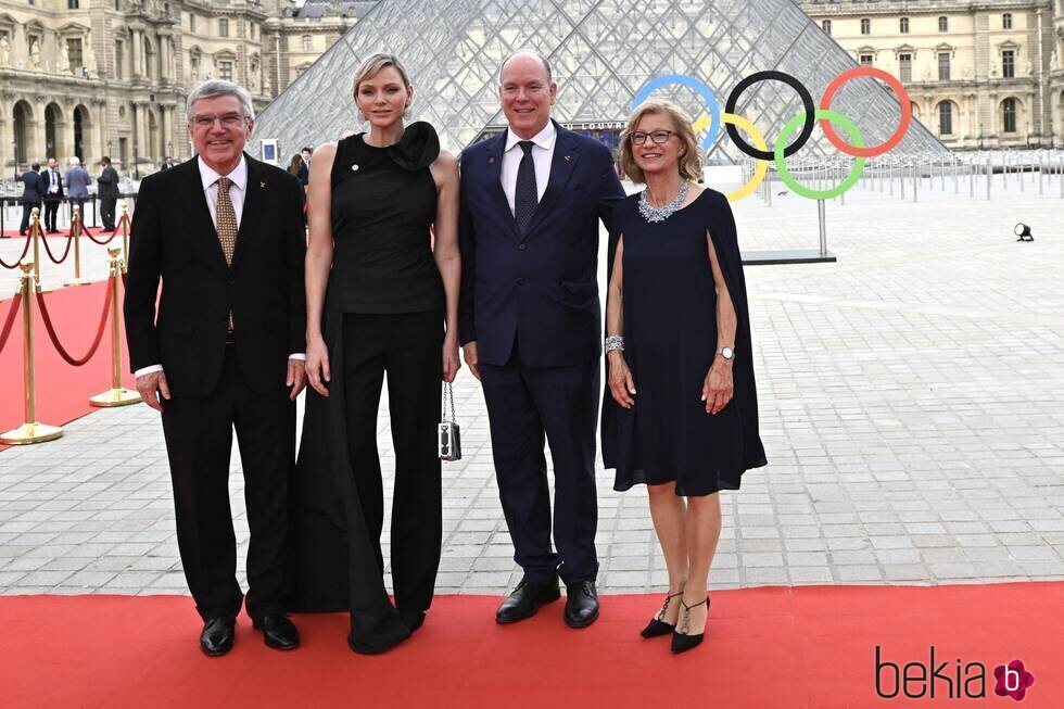 Alberto y Charlene de Mónaco en la cena de gala en el Louvre con motivo de los JJOO 2024