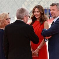 Los Reyes Federico y Mary de Dinamarca en la cena de gala en el Louvre con motivo de los JJOO 2024