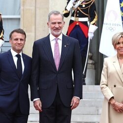 El Rey Felipe con Emmanuel y Brigitte Macron en la Ceremonia de Apertura de la Juegos Olímpicos 2024 de París