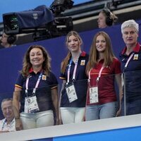 La Princesa Leonor y la Infanta Sofía en un partido de waterpolo masculino en los Juegos Olímpicos de París 2024