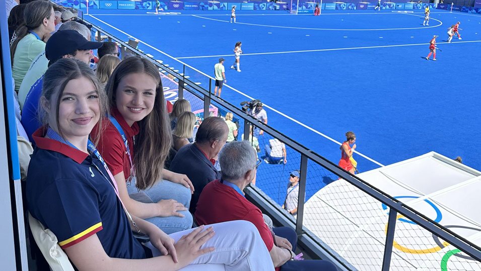 La Princesa Leonor y la Infanta Sofía en un partido de hockey femenino en los Juegos Olímpicos de París 2024