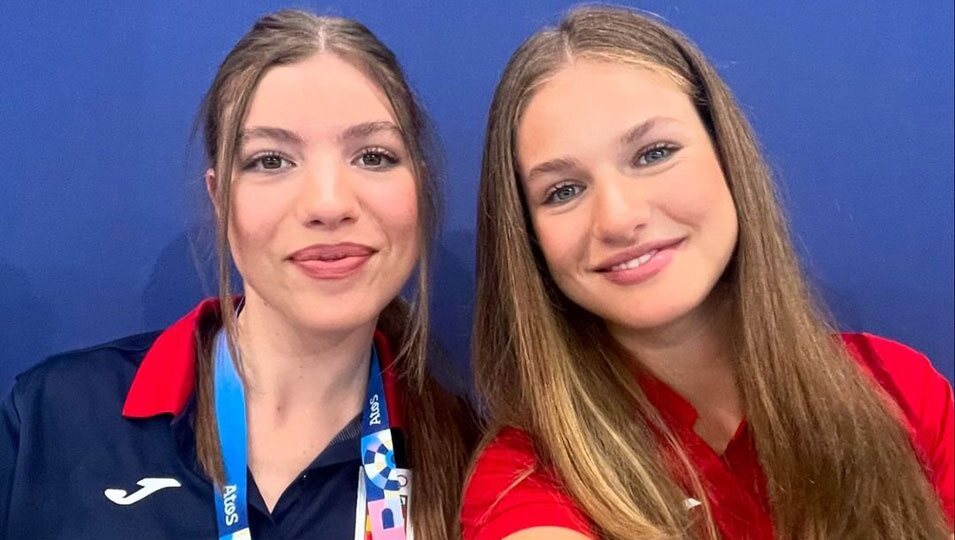 Selfie de la Princesa Leonor y la Infanta Sofía en los Juegos Olímpicos de París 2024