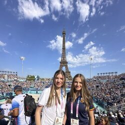 La Princesa Leonor y la Infanta Sofía en la Pista central de Torre Eiffel en los Juegos Olímpicos de París 2024