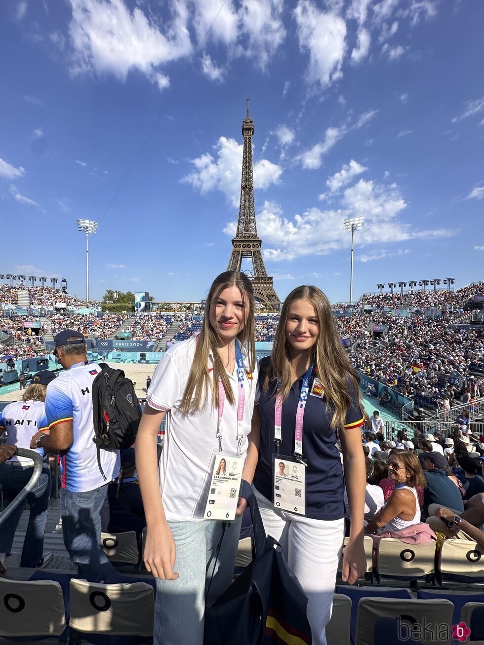 La Princesa Leonor y la Infanta Sofía en la Pista central de Torre Eiffel en los Juegos Olímpicos de París 2024