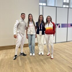 La Princesa Leonor y la Infanta Sofía con Carlos Llavador y Lucía Martín-Portugués en los Juegos Olímpicos de París 2024