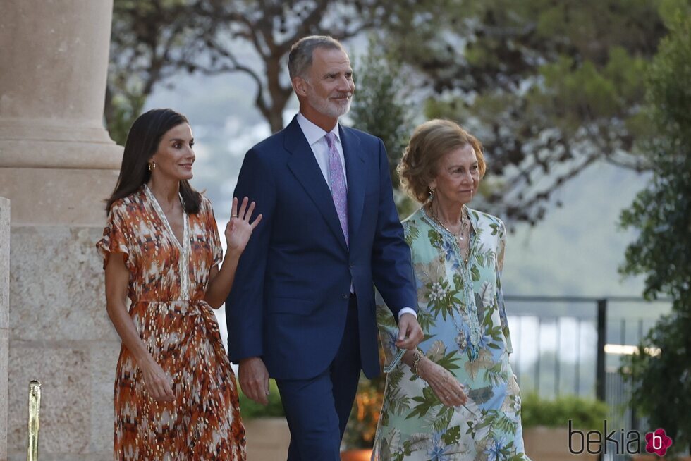 Los Reyes Felipe y Letizia y la Reina Sofía en la recepción a la sociedad balear