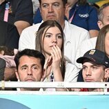 La Princesa Leonor y la Infanta Sofía viendo un partido de balonmano en los Juegos Olímpicos de París 2024