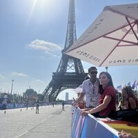 La Reina Letizia ante la Torre Eiffel en una competición de atletismo en los Juegos Olímpicos de París 2024