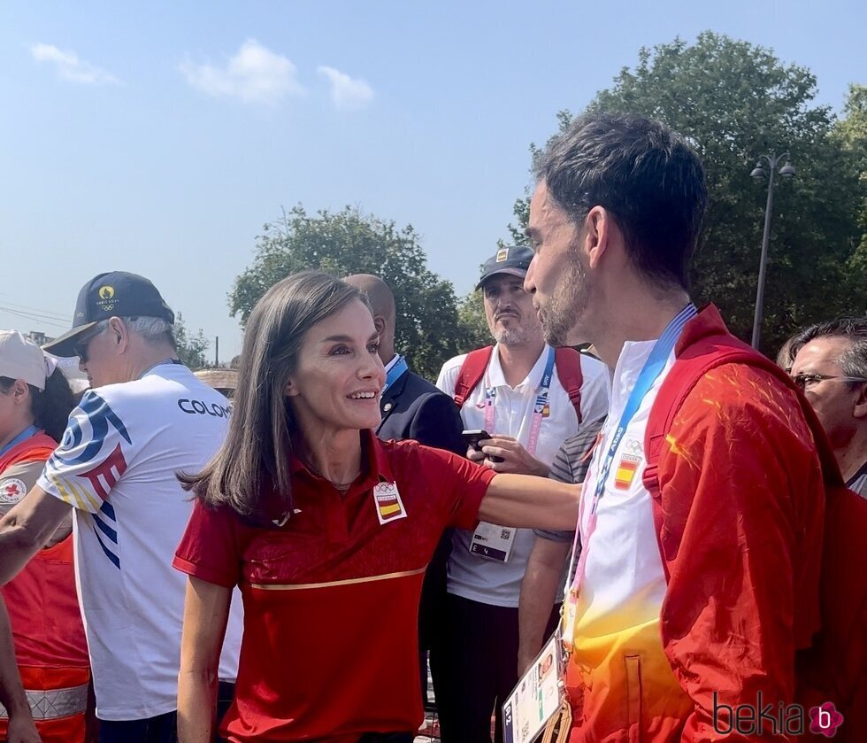 La Reina Letizia y el atleta Álvaro Martín Uriol en los Juegos Olímpicos de París 2024