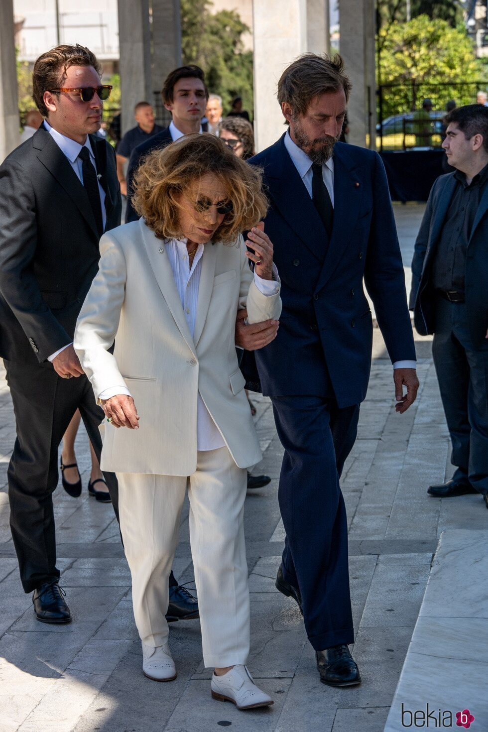 Marina Karella y Aimón de Saboya en el funeral de Miguel de Grecia