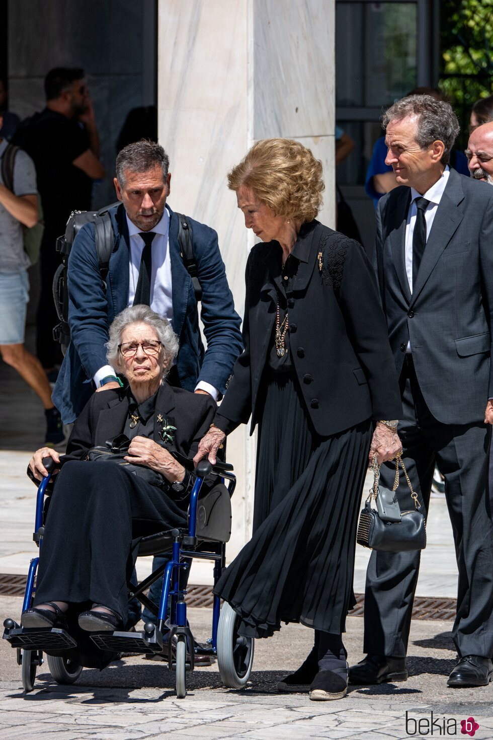 La Reina Sofía, muy pendiente de Irene de Grecia en el funeral de Miguel de Grecia