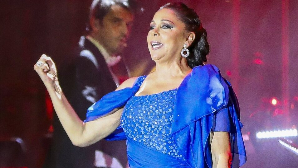 Isabel Pantoja en el concierto que ofreció en Castellón de su Gira 50 Aniversario