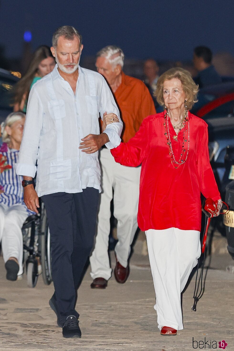 El Rey Felipe VI y la Reina Sofía en una cena en un restante de Portitxol durante sus vacaciones en Mallorca