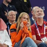 Felipe VI y Amalia de Holanda, muy nerviosa en la final de baloncesto 3x3 masculino en los Juegos Olímpicos de París 2024