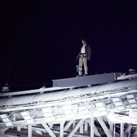 Tom Cruise en lo alto del Stade de France en la ceremonia de clausura de los Juegos Olímpicos de París 2024