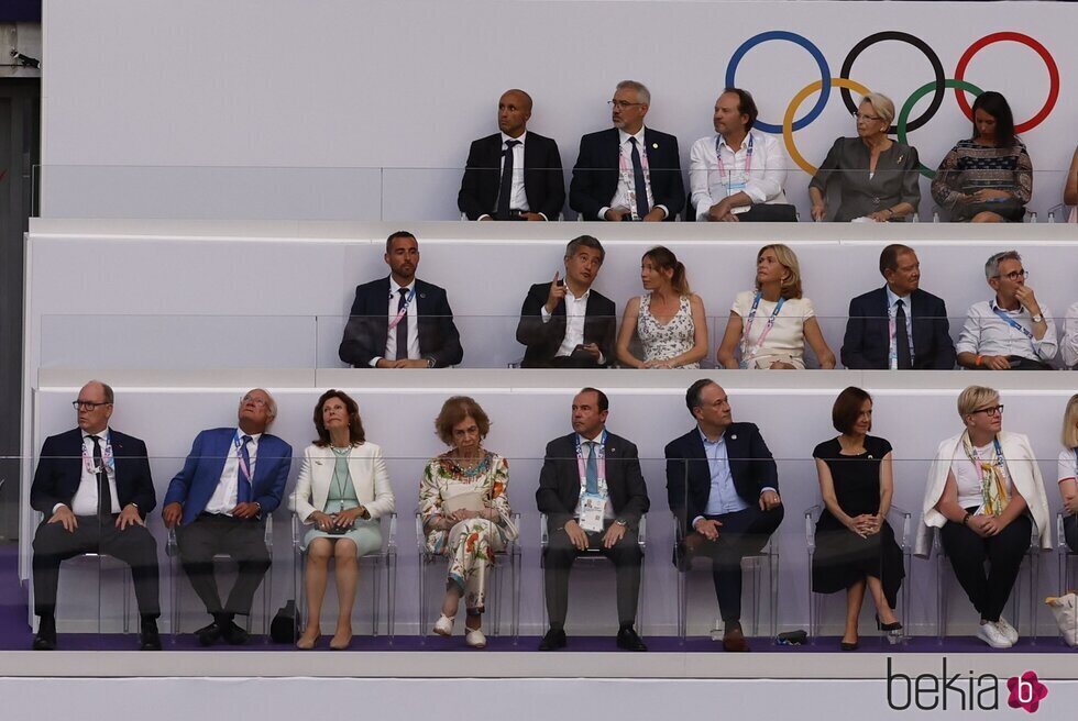 La Reina Sofía con Alberto de Mónaco y Carlos Gustavo y Silvia de Suecia en la ceremonia de clausura de los Juegos Olímpicos de París 2024