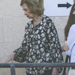 La Reina Sofía en la capilla ardiente de Juan Gómez-Acebo