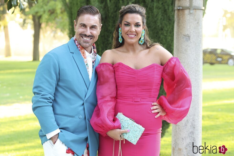 Miguel Ángel Nicolás y Adriana Dorronsoro en la boda de Antonio Rossi y Hugo Fuertes