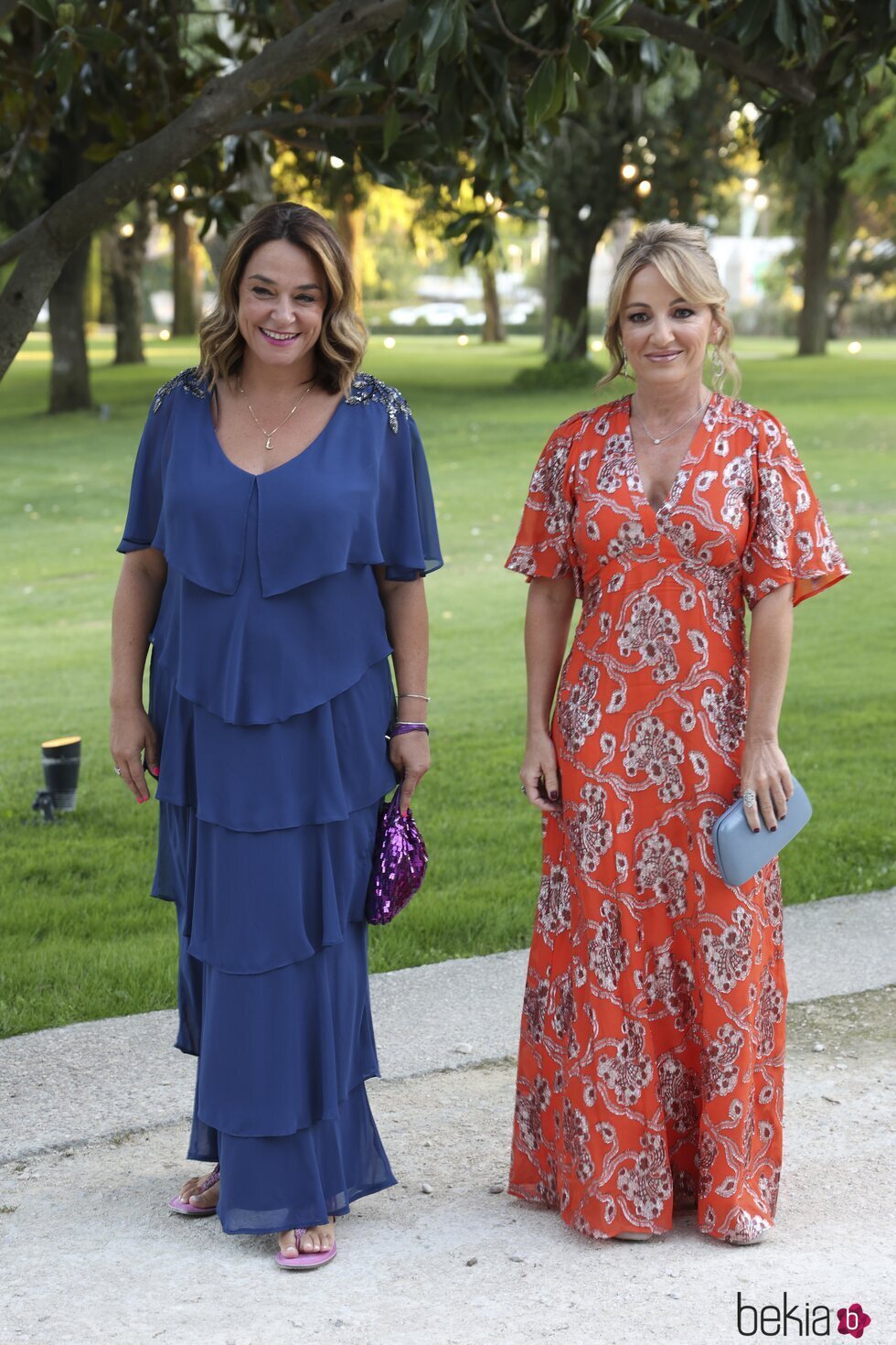 Toñi Moreno y Sandra Aladro en la boda de Antonio Rossi y Hugo Fuertes