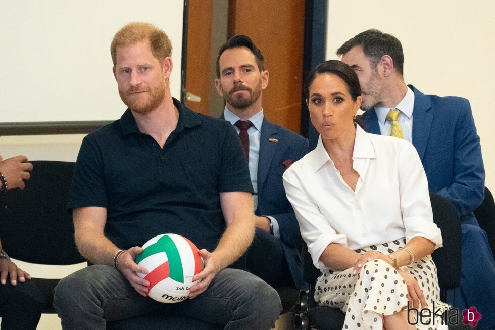 El Príncipe Harry y Meghan Markle visitando al el Equipo de Colombia del Invictus Games