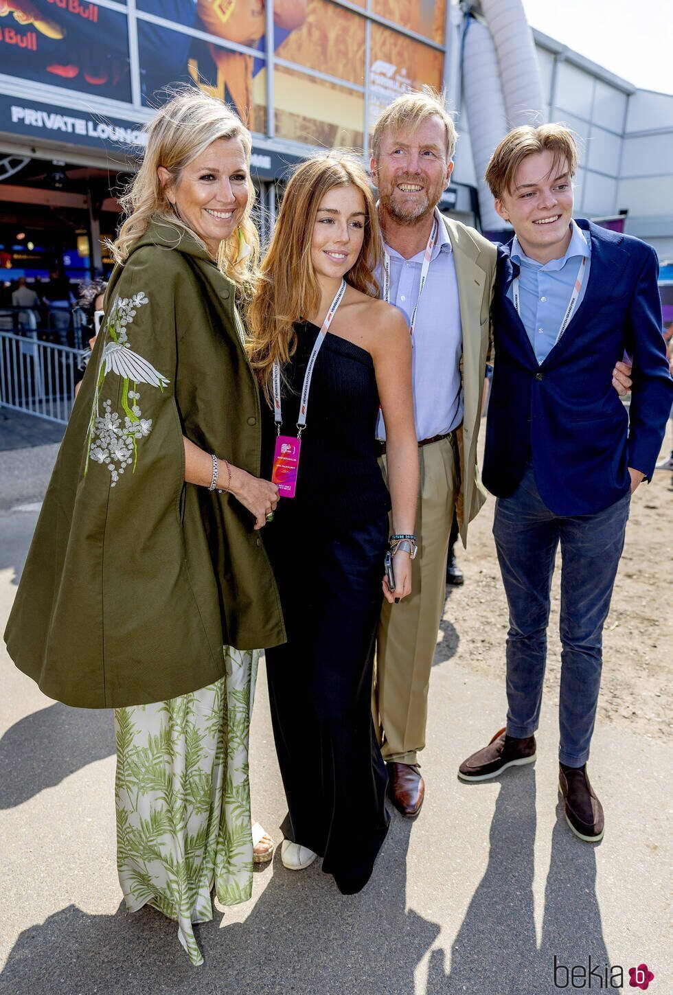 Los Reyes Guillermo Alejandro y Máxima de Holanda y la Princesa Alexia en el circuito Zandvoort