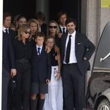 Cari Lapique, Carla Goyanes, Antonio Matos y sus hijos dan el último adiós a Caritina Goyanes en Madrid