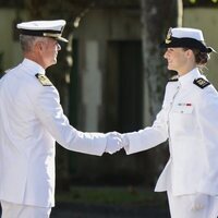 La Princesa Leonor saludando a su llegada a la Escuela Naval de Marín, en Pontevedra