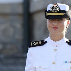 Primer plano de la Princesa Leonor a su llegada a la Escuela Naval de Marín, en Pontevedra