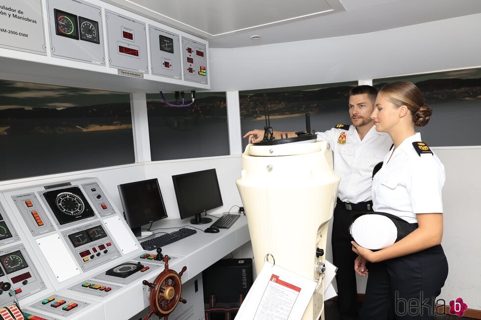 La Princesa Leonor recorriendo los rincones de la Escuela Naval de Marín, en Pontevedra