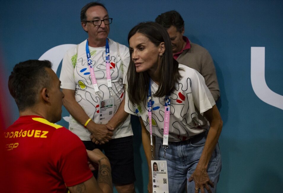 La Reina Letizia con su acreditación en los Juegos Paralímpicos de París 2024