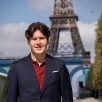 Christian de Dinamarca con la Torre Eiffel en los Juegos Paralímpicos de París 2024