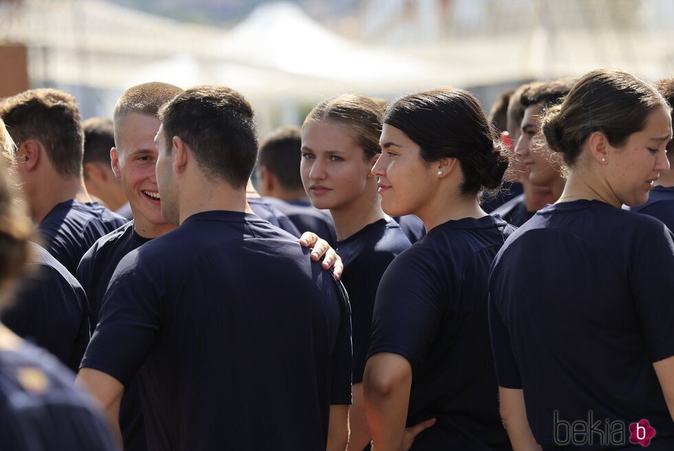 La Princesa Leonor con sus compañeros en una prueba deportiva en la Escuela Naval de Marín