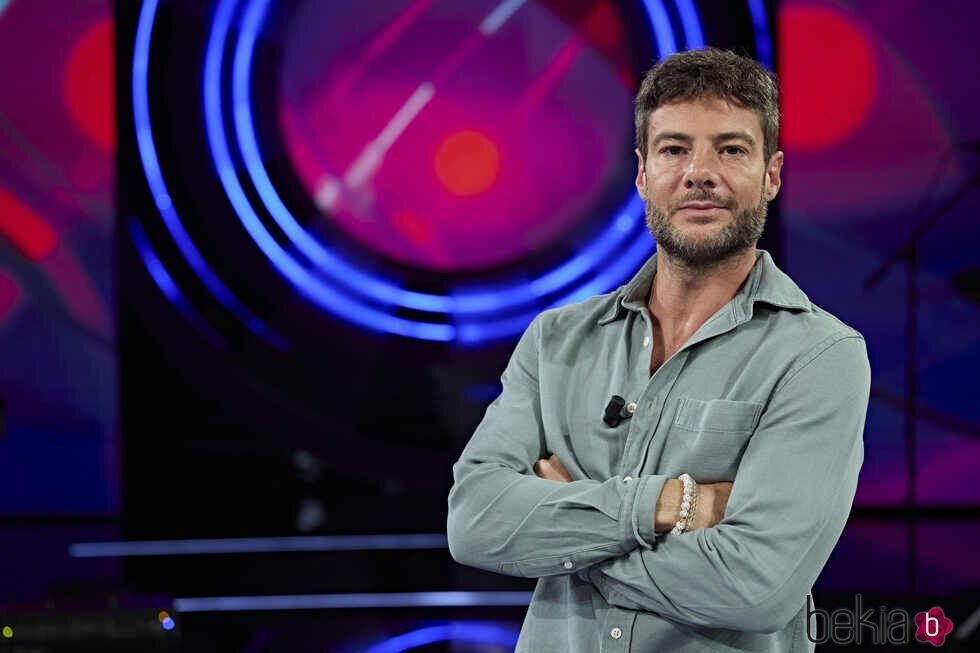 Alessandro Livi posando en la primera gala de 'Gran Hermano 2024'