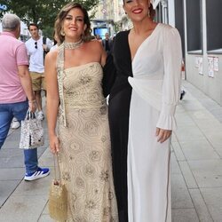 Leticia Requejo y Adriana Dorronsoro en la boda de Kike Quintana y Cristina en 2024