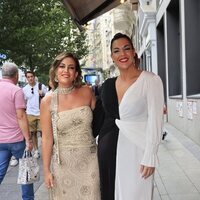 Leticia Requejo y Adriana Dorronsoro en la boda de Kike Quintana y Cristina en 2024