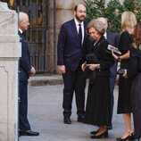 La Reina Sofía y Teresa Véret en el funeral de Juan Gómez-Acebo