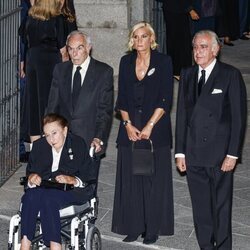 La Infanta Margarita y Carlos Zurita y su hija María Zurita en el funeral de Juan Gómez-Acebo