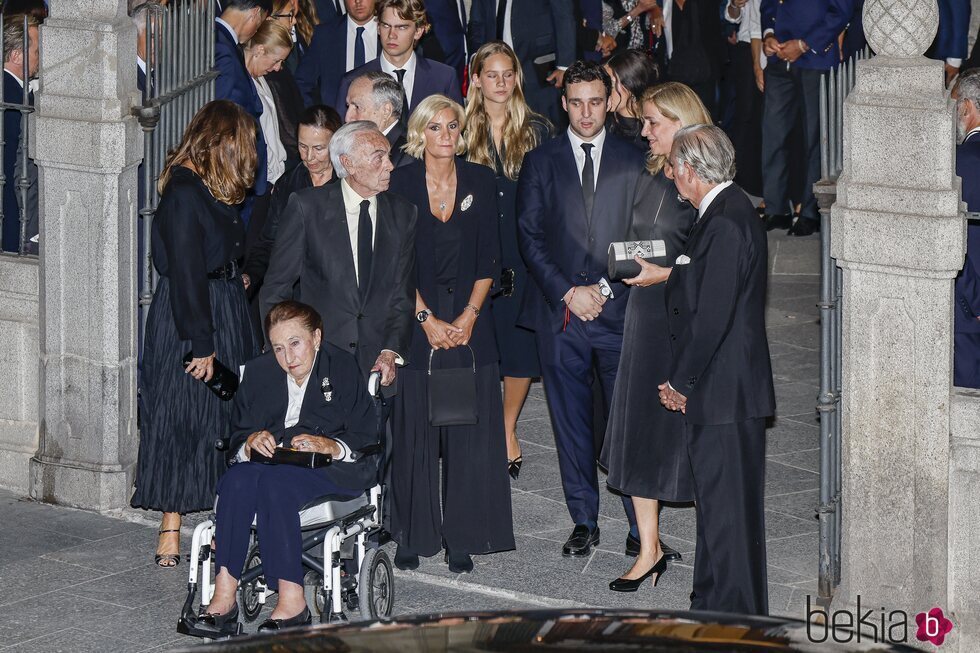 Alexia de Grecia, la Infanta Margarita y Carlos Zurita, María Zurita, Froilán, la Infanta Cristina y sus hijos Miguel e Irene Urdangarin en el funeral de J